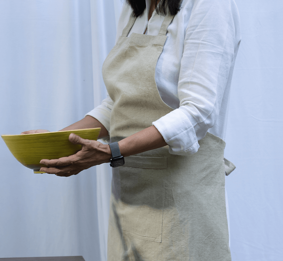 curved arm style apron in natural (Beige)