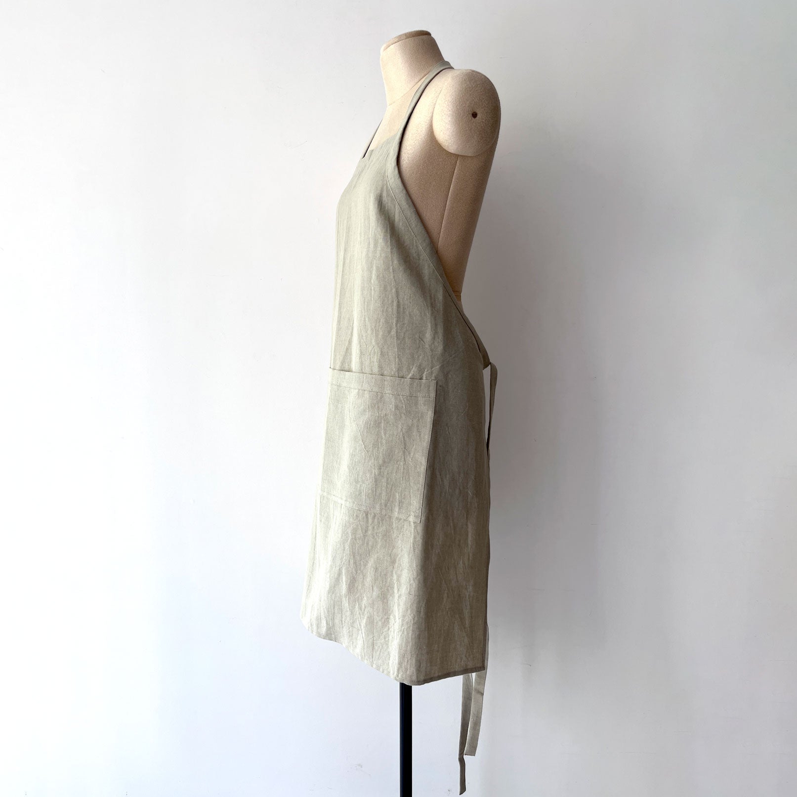 Beige Straight arm linen apron side view