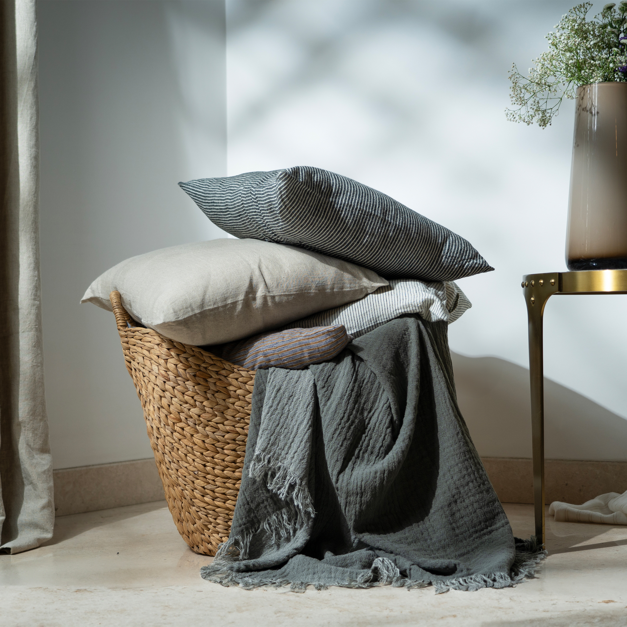 Line Cushion Covers with Throws
