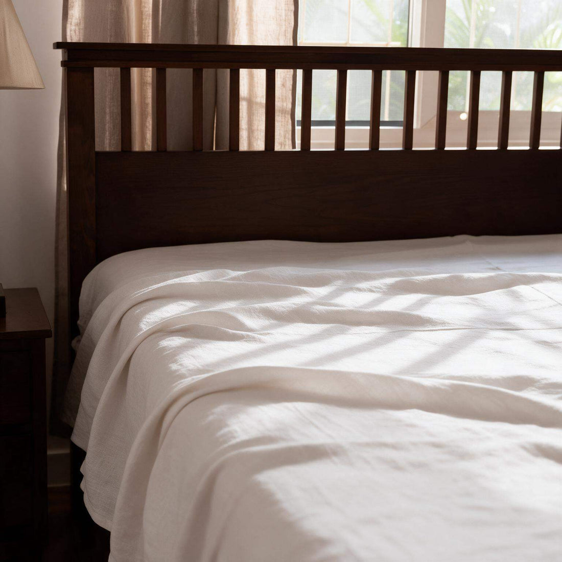 White Linen Flat sheet with Pillows